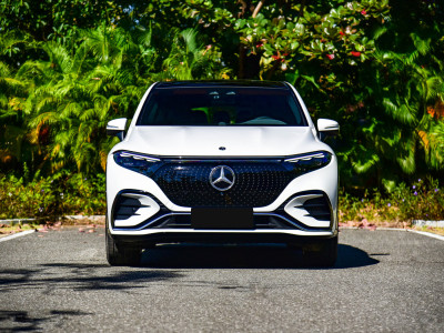 Mercedes EQS SUV  Фото №2